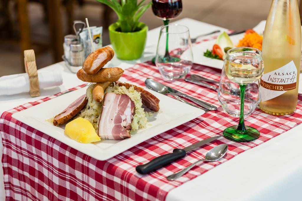 Logis Hotel Restaurant De La Poste Et Spa De Montagne 勒伯恩霍姆 外观 照片